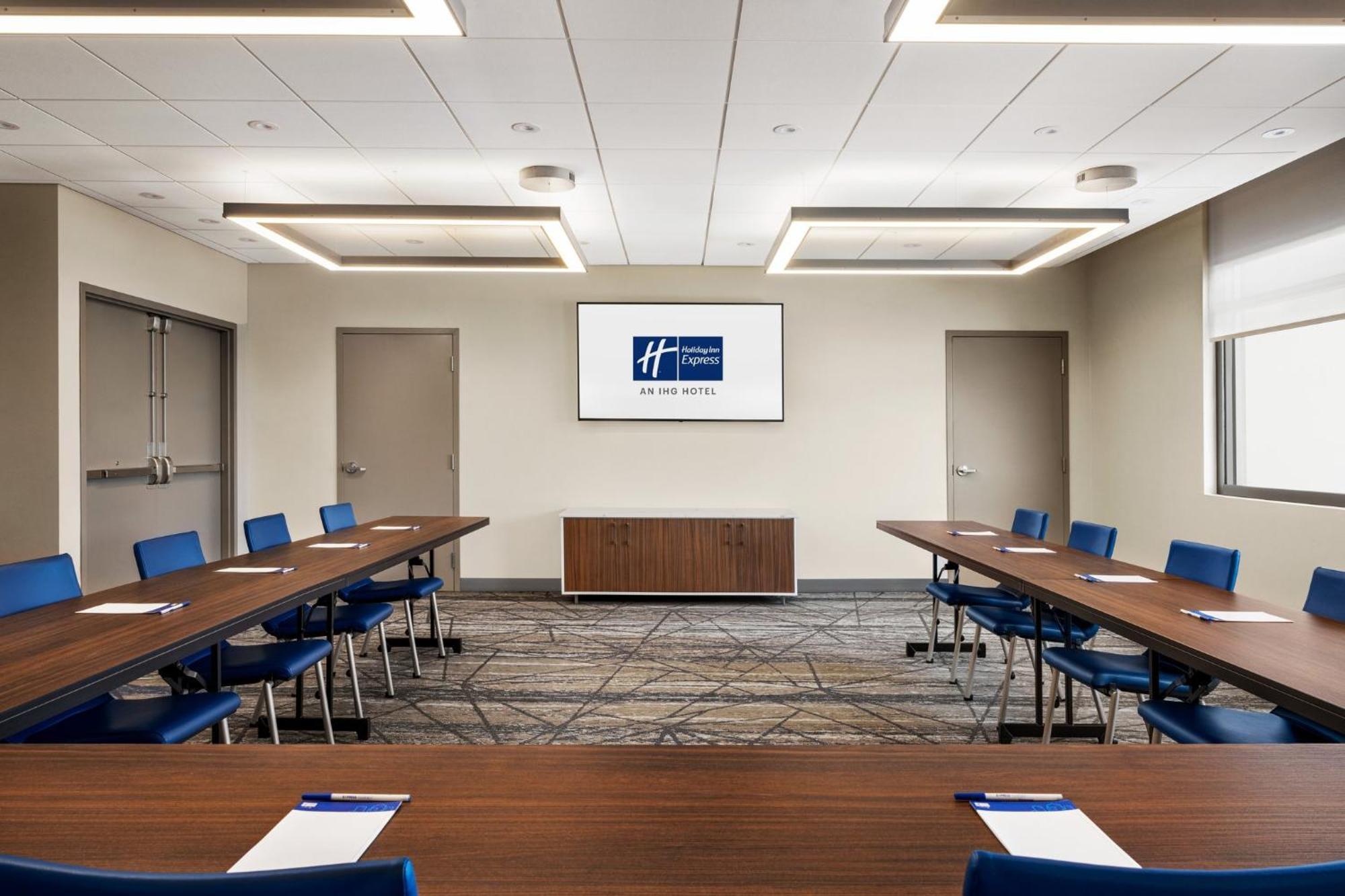 Holiday Inn Express - Strathroy By Ihg Экстерьер фото