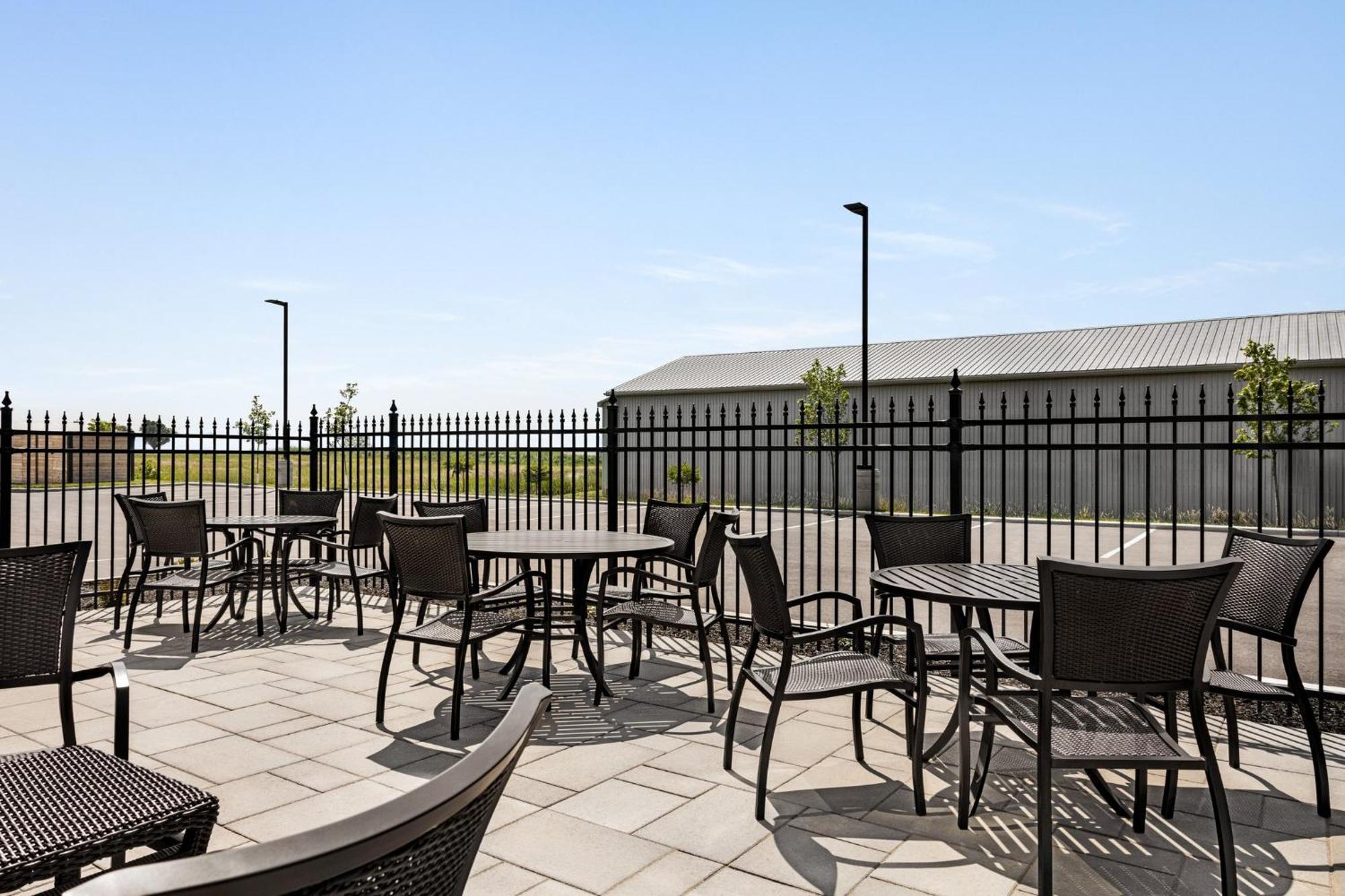 Holiday Inn Express - Strathroy By Ihg Экстерьер фото