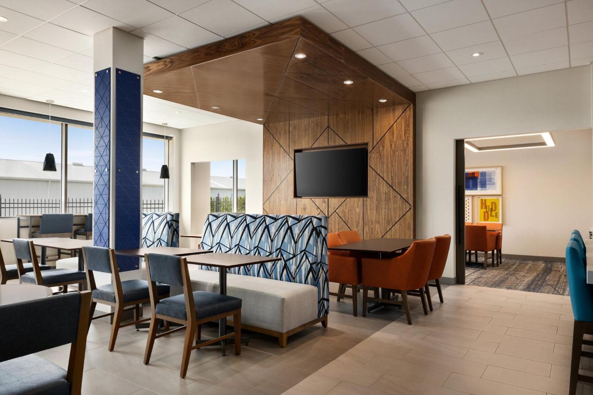 Holiday Inn Express - Strathroy By Ihg Экстерьер фото