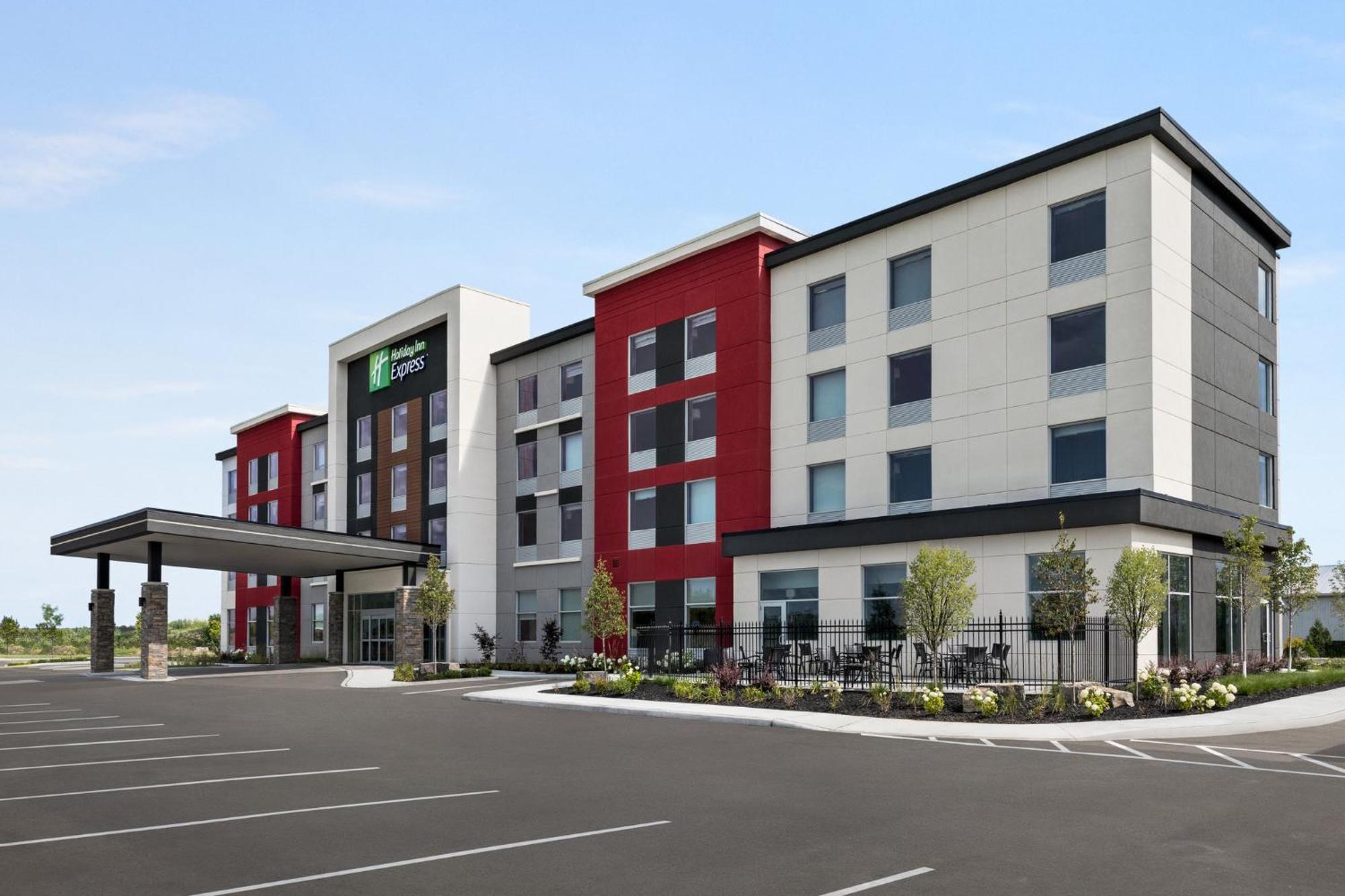 Holiday Inn Express - Strathroy By Ihg Экстерьер фото